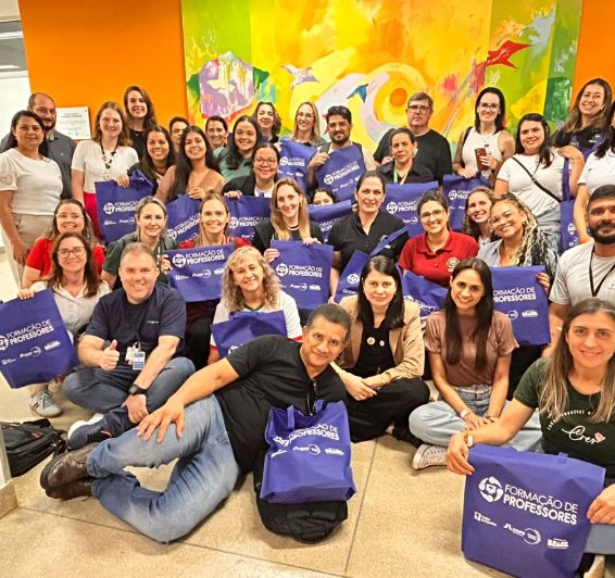 Encontro de formação com professores e equipe Matita